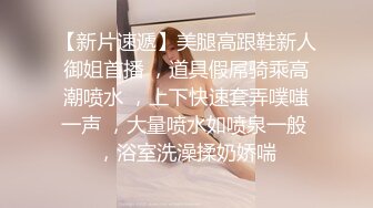 温柔似水的长筒靴小妹蹲那里静静的排尿很有淑女范