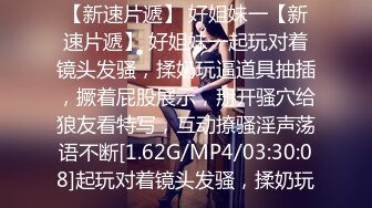 《魔手外购》推特网红露出女神【爱吃菠萝】会员福利群挑战马路超远距离裸行几次差点被发现该说不说身材真的很哇塞