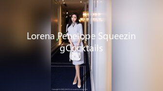 Lorena Penelope SqueezingCocktails